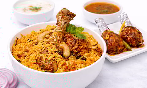 தலைக்கேறிய மதுபோதை.. சிக்கன் கறி சாப்பிட்ட வாலிபருக்கு நேர்ந்த விபரீதம்