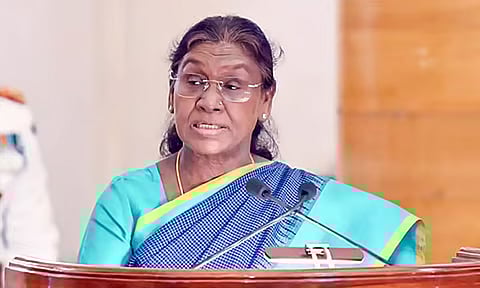 ‘பயணிகளின் வசதி, கண்ணியத்தை கருத்தில் கொண்டு முடிவுகளை எடுங்கள்’ - ரெயில்வே அதிகாரிகளுக்கு ஜனாதிபதி அறிவுறுத்தல் 