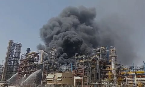 ராஜஸ்தான்:  பிரதமர் மோடி நாளை துவக்கி வைக்க உள்ள சுத்திகரிப்பு ஆலையில் இருந்து கிளம்பிய புகை
