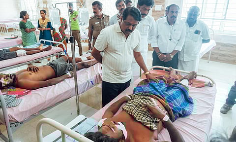 பட்டாசு ஆலை விபத்து: சிகிச்சை பெற்று வருபவர்களை நேரில் சந்தித்து நலம் விசாரித்த நயினார் நாகேந்திரன்