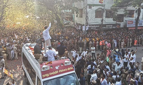 பொன்னேரி, வில்லிவாக்கம் உள்ளிட்ட தொகுதிகளில் விஜய் இன்று பிரசாரம்