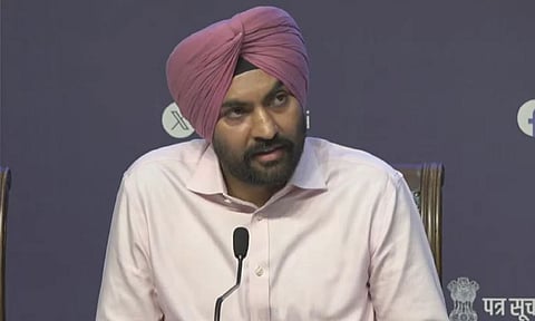 வளைகுடா நாடுகளில் இருந்து 2,500 இந்திய கப்பல் ஊழியர்கள் பாதுகாப்பாக மீட்பு; அரசு தகவல்
