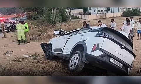 கிருஷ்ணகிரி: ஆம்னி பஸ் மீது கார் மோதி விபத்து - 3 பேர் பலி

