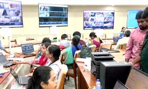 வாக்குச்சாவடி மையங்களை கண்காணிக்க சென்னையில் கட்டுப்பாட்டு அறை - தொலைபேசி மூலம் புகார்களை பெற ஏற்பாடு