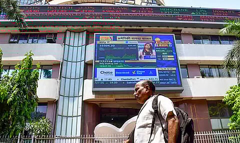 சரிவுடன் வர்த்தகமாகும் இந்திய பங்குச்சந்தை; இன்றைய நிலவரம்

