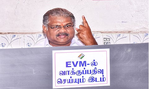 சட்டமன்ற தேர்தல்: தனது வாக்கை பதிவு செய்தார் த.மா.கா. தலைவர் ஜி.கே.வாசன்