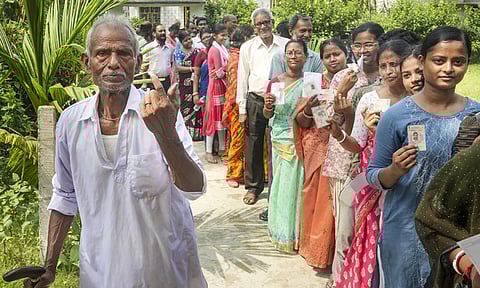 மேற்கு வங்காள சட்டசபை தேர்தல்; மதியம் 1 மணியளவில் 62.18 சதவீதம் வாக்குகள் பதிவு

