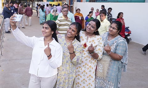 சென்னையில் மாலை 6 மணிக்குள் வாக்குச்சாவடிக்கு வந்தால் இரவு 8 மணி வரை வாக்களிக்கலாம் - மாவட்ட தேர்தல் அதிகாரி