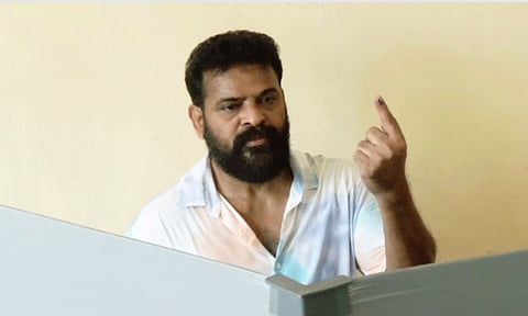 
மாற்றத்தை விட முன்னேற்றம் தான் முக்கியம்: வாக்களித்த பிறகு இயக்குனர் அமீர் பேட்டி