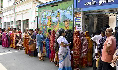 மேற்கு வங்காள சட்டசபை தேர்தல்; காலை 9 மணியளவில் 18.76 சதவீதம் வாக்குப்பதிவு
