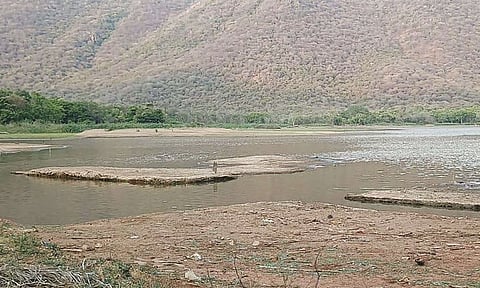 சேலம்: ஆனைவாரி நீர்வீழ்ச்சிக்கு சுற்றுலா பயணிகள் செல்ல தடை
