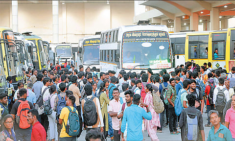 ஜனநாயக கடமையாற்ற சென்னையில் இருந்து 19½ லட்சம் பேர் சொந்த ஊர் பயணம்
