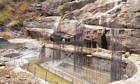 குற்றாலம் மெயின் அருவியில் மேம்பாட்டு பணிகள் எப்போது முடியும்.?
