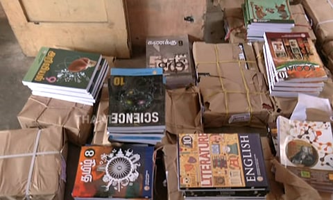 ஜூன் 1-ந்தேதி மாணவர்களுக்கு பாடப்புத்தகங்களை வழங்க பள்ளிக்கல்வித்துறை நடவடிக்கை