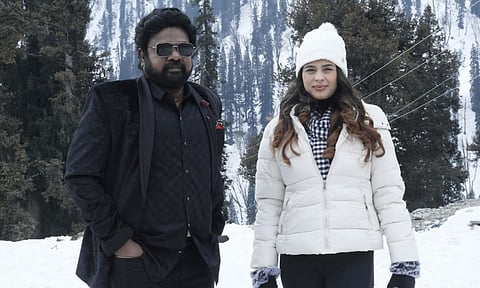 "கமாண்டோவின் லவ் ஸ்டோரி" திரைப்பட விமர்சனம்