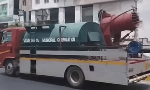 விஜயவாடா: வெயிலின் தாக்கத்தை சமாளிக்க நூதன முயற்சியில் இறங்கிய மாநகராட்சி