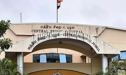 புழல் சிறையில் கைதிகளுக்கு இடையே கஞ்சா பங்கிடுவது தொடர்பாக தகராறு - 12 பேர் மீது வழக்குப்பதிவு