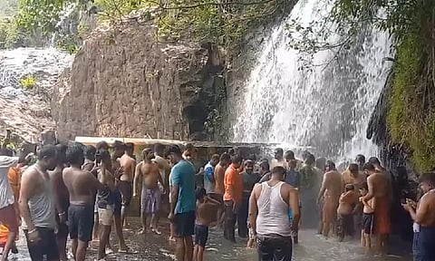 நெல்லை: அகஸ்தியர் அருவியில் கட்டணம் உயர்வு