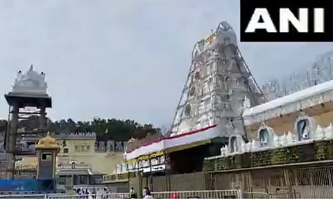 திருப்பதியில் 3 கி.மீ. வரிசையில் காத்திருக்கும் பக்தர்கள்