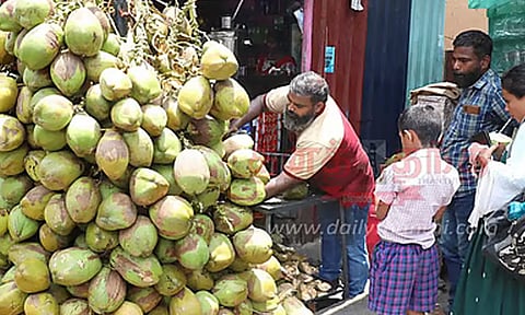 ஒரு இளநீர் ரூ.80-க்கு விற்பனை: பொதுமக்கள் அதிர்ச்சி.!
