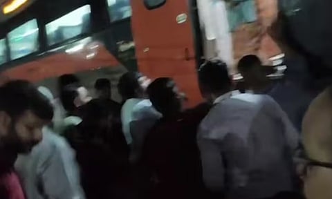 மும்பை அருகே வந்தே பாரத் ரெயில் தடம் புரண்டு விபத்து