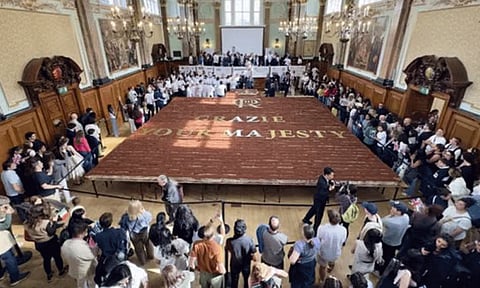 மிக நீளமான திராமிசு ஸ்வீட்..  உலக சாதனையை முறியடித்த இத்தாலி சமையல் கலைஞர்கள்