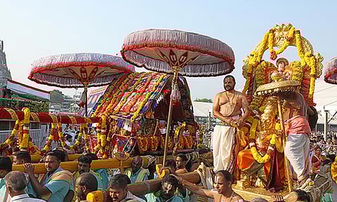 பரிணய உற்சவத்திற்காக ஊர்வலமாக சென்ற மலையப்ப சுவாமி மற்றும் உபயநாச்சியார்கள்