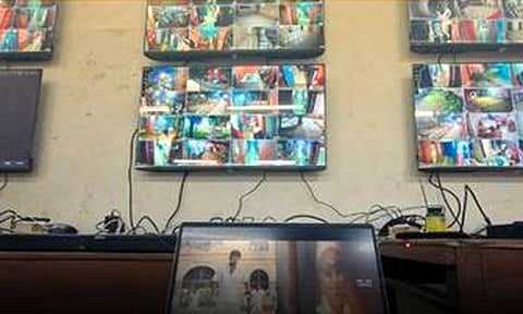 வாக்கு எண்ணும் மையத்தின் கட்டுப்பாட்டு அறையில் 'ஜனநாயகன்' படம் பார்த்த ஊழியர் கைது