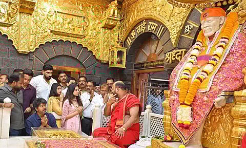 சீரடி சாய்பாபா கோவிலில் தவெக தலைவர் விஜய் தரிசனம்