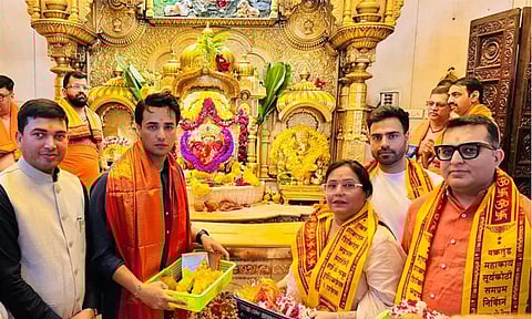 மும்பை: சித்தி விநாயகர் கோவிலில் கிரிக்கெட் வீரர் அபிஷேக் சர்மா சாமி தரிசனம்

