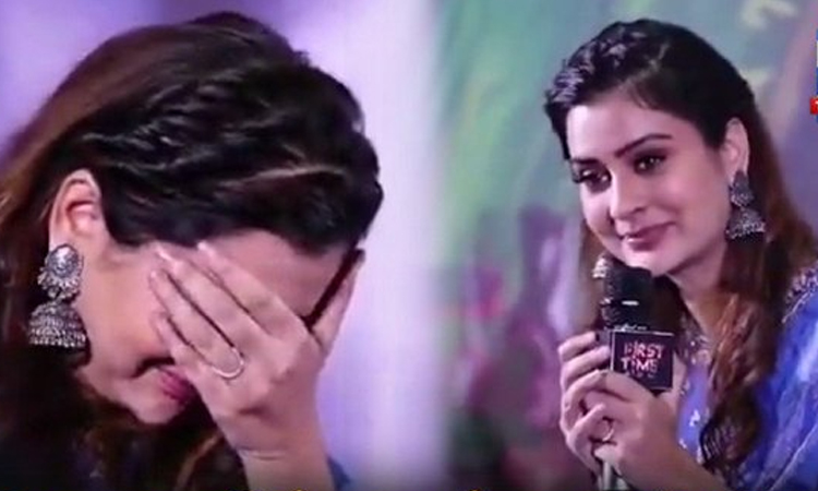 மேடையில் கண்கலங்கிய ’லீடர்’ பட நடிகை