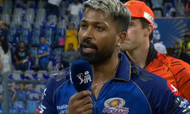 ஐதராபாத் அணிக்கு  எதிராக மும்பை பேட்டிங் தேர்வு