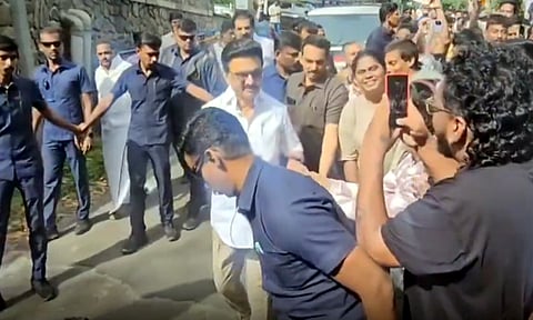 கொடைக்கானலில் இருந்து புறப்பட்ட முதல்-அமைச்சர் மு.க.ஸ்டாலினை வாழ்த்தி வழியனுப்பிய மக்கள்