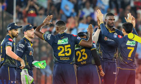 பழிதீர்த்த குஜராத்... பெங்களூருவை வீழ்த்தி அசத்தல் 