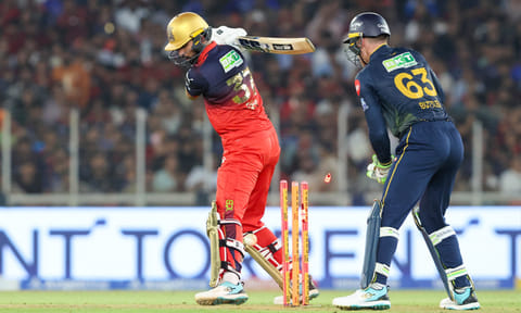 

குஜராத் அணிக்கு 156 ரன்கள் இலக்கு நிர்ணயித்த பெங்களுரு 