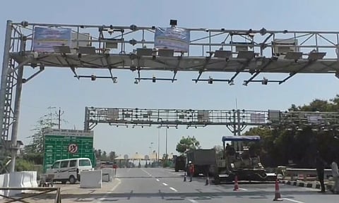 சுங்கச்சாவடியில் தானாகவே கட்டணம் வசூலிக்கும் முறை.. குஜராத்தில் அறிமுகம்