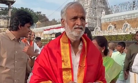 திருப்பதி ஏழுமலையான் கோவிலில் அமைச்சர் சேகர்பாபு சாமி தரிசனம்