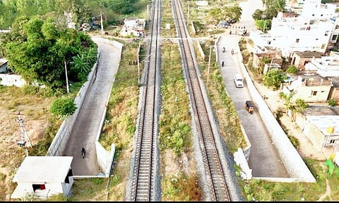 சென்னை கோட்டத்தில் 12 ரெயில்வே கேட்டுகள் அகற்றம்