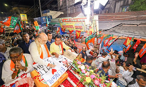 மேற்கு வங்காளத்தில் மம்தா பானர்ஜி பின்னடைவு.. முதல் முறையாக ஆட்சியை பிடிக்கிறது பாஜக