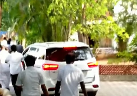 எடப்பாடி பழனிசாமியுடன்  எஸ்.பி வேலுமணி, சிவி சண்முகம் சந்திப்பு