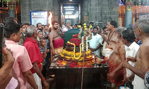 காப்பு கட்டுதலுடன் விழா தொடங்கியது