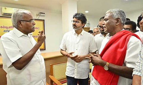 கம்யூனிஸ்ட் தலைவர்களை நேரில் சந்தித்து நன்றி தெரிவித்த விஜய் 