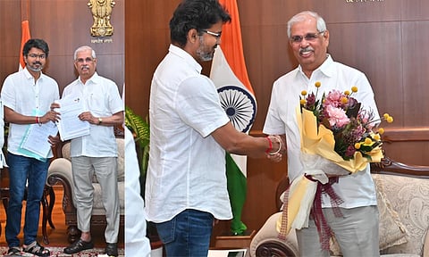 கவர்னர் சந்திப்பில், புதிய உடைக்கு மாறிய த.வெ.க. தலைவர் விஜய்