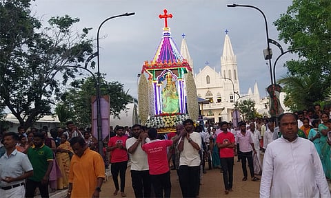 சிறிய தேர் பவனி