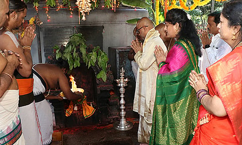  7-வது மைல் ஆஞ்சநேயர் கோவிலில் நடைபெற்ற சிறப்பு பூஜை