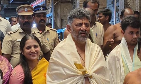 திருச்செந்தூர் முருகன் கோவிலில் கர்நாடக துணை முதல் மந்திரி டிகே சிவக்குமார்  தரிசனம்