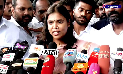 சிவகாசியில் எம்.எல்.ஏ. அலுவலகத்தின் இருப்பிடமே தெரியாமல் இருந்தது; இனி 24 மணி நேரமும் திறந்திருக்கும் - அமைச்சர் கீர்த்தனா