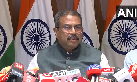 அடுத்த ஆண்டு முதல் ஆன்லைனில்  நீட் தேர்வு - மத்திய மந்திரி தர்மேந்திர பிரதான்