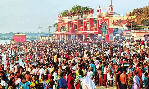 வைகாசி அமாவாசை: ராமேஸ்வரத்தில் முன்னோர்களுக்கு தர்ப்பணம் கொடுத்த மக்கள்

