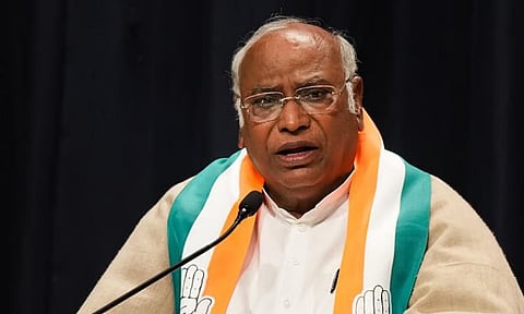 பிரதமர் மோடிக்கு  தொலைநோக்குப் பார்வை இல்லை: கார்கே குற்றச்சாட்டு